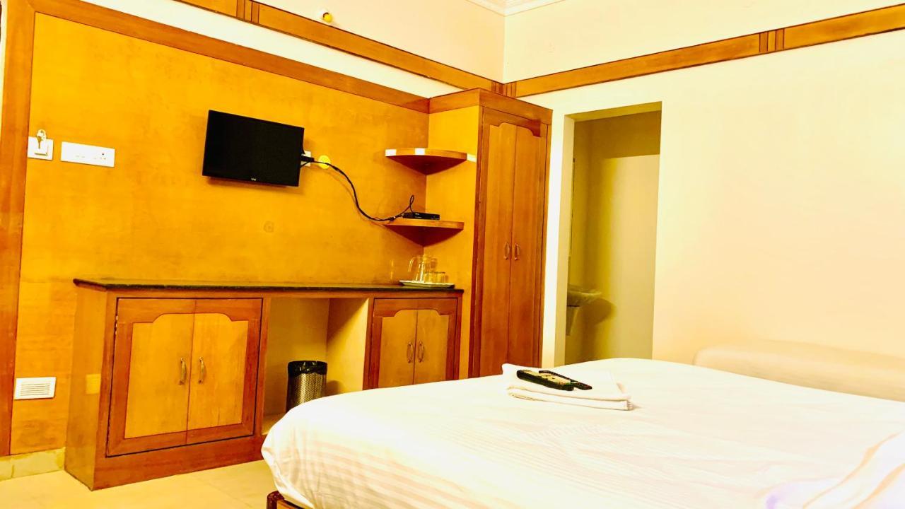 Half Moon Palace Chennai Eksteriør bilde
